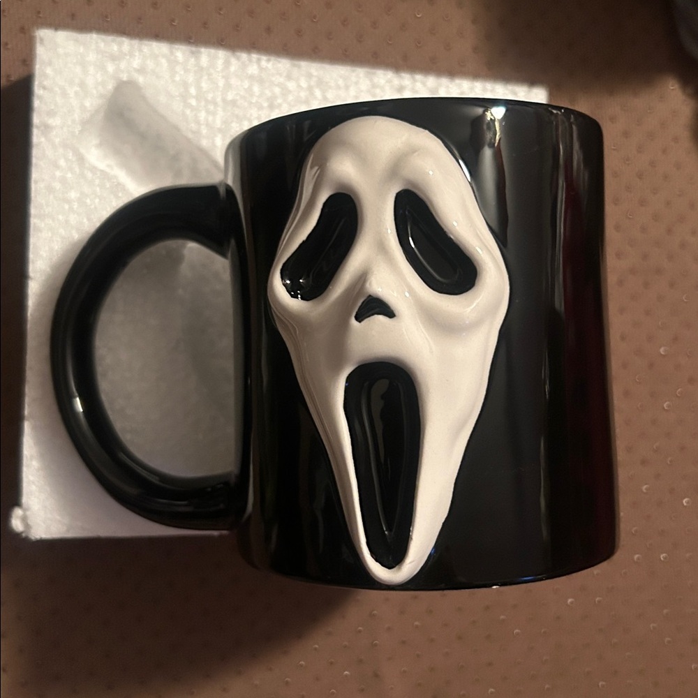Scream Ghost Face Sculpted 16 oz Ceramic Mug